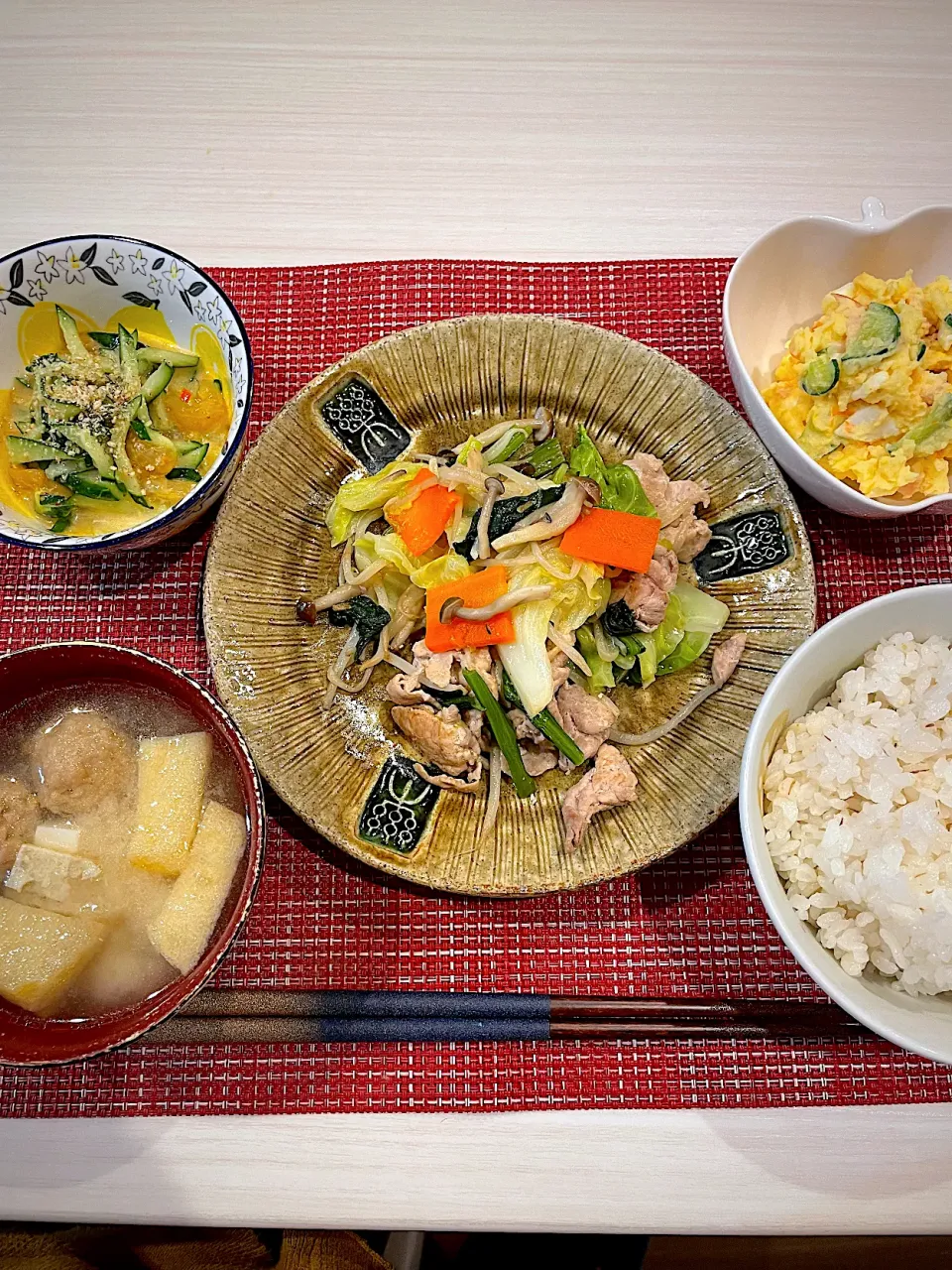 野菜炒め　ポテトサラダ　きゅうりとキクラゲの和物　肉団子の味噌汁|キヨさん