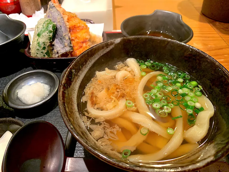 Snapdishの料理写真:かけうどん　太麺|ぶりっとさん