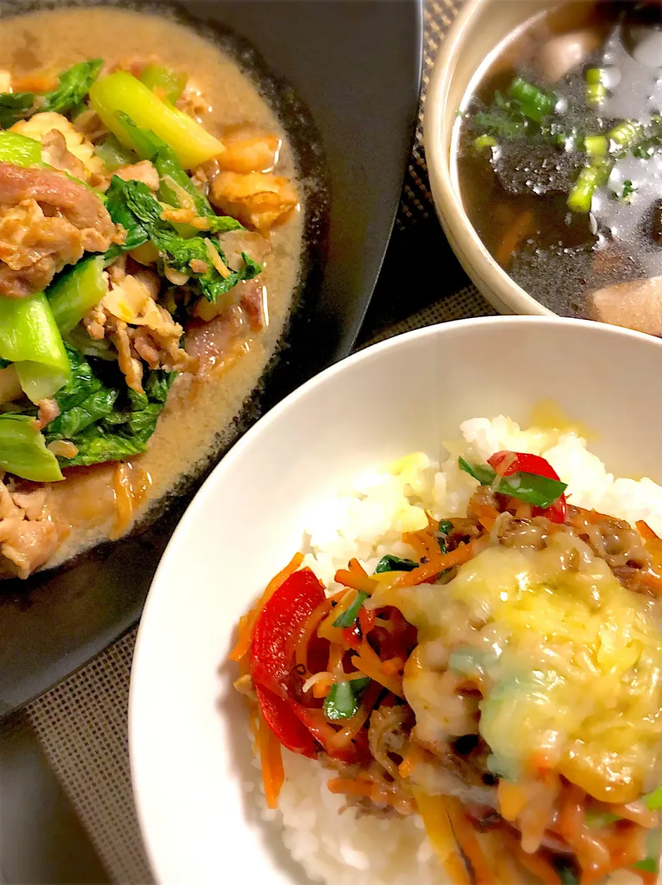 ビビンバチーズ風味　豚肉と青梗菜の炒め物　海苔と豆腐のスープ|amanojakuさん