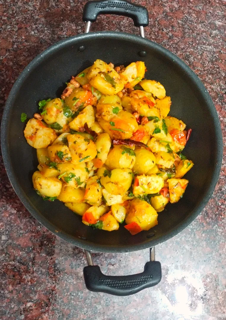 Aloo Fry with no onion Garlic 🧄 🧅|Varuni Joshiさん