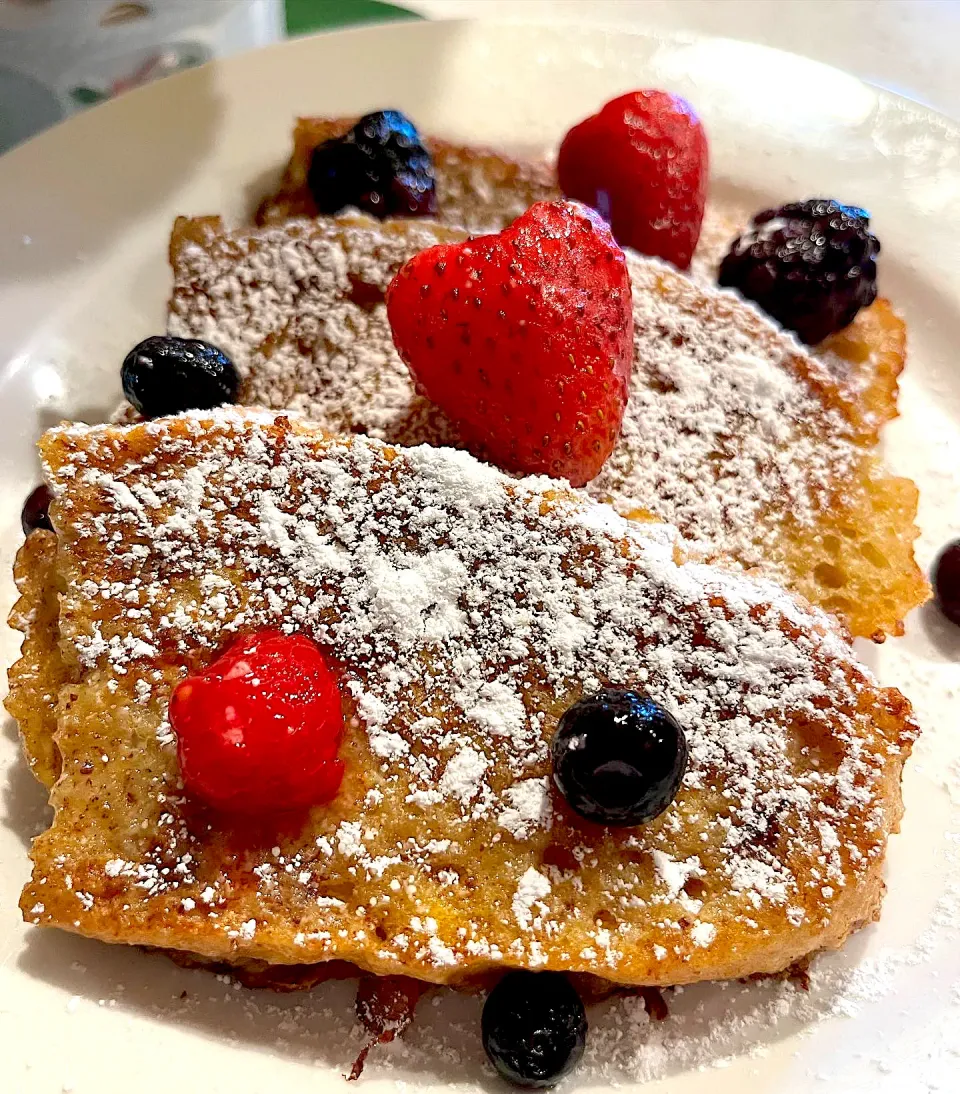 French Toast and berries 😍|🌺IAnneさん