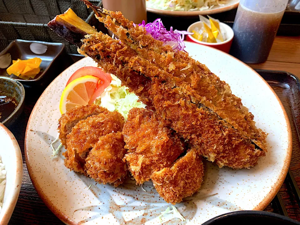 なすの挟み揚げ＆ヒレカツ定食|ぶりっとさん