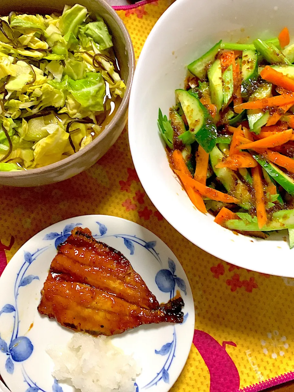 酢キャベツ　セロリのサラダ🥗　鰯の蒲焼き　大根おろし|掛谷節子さん