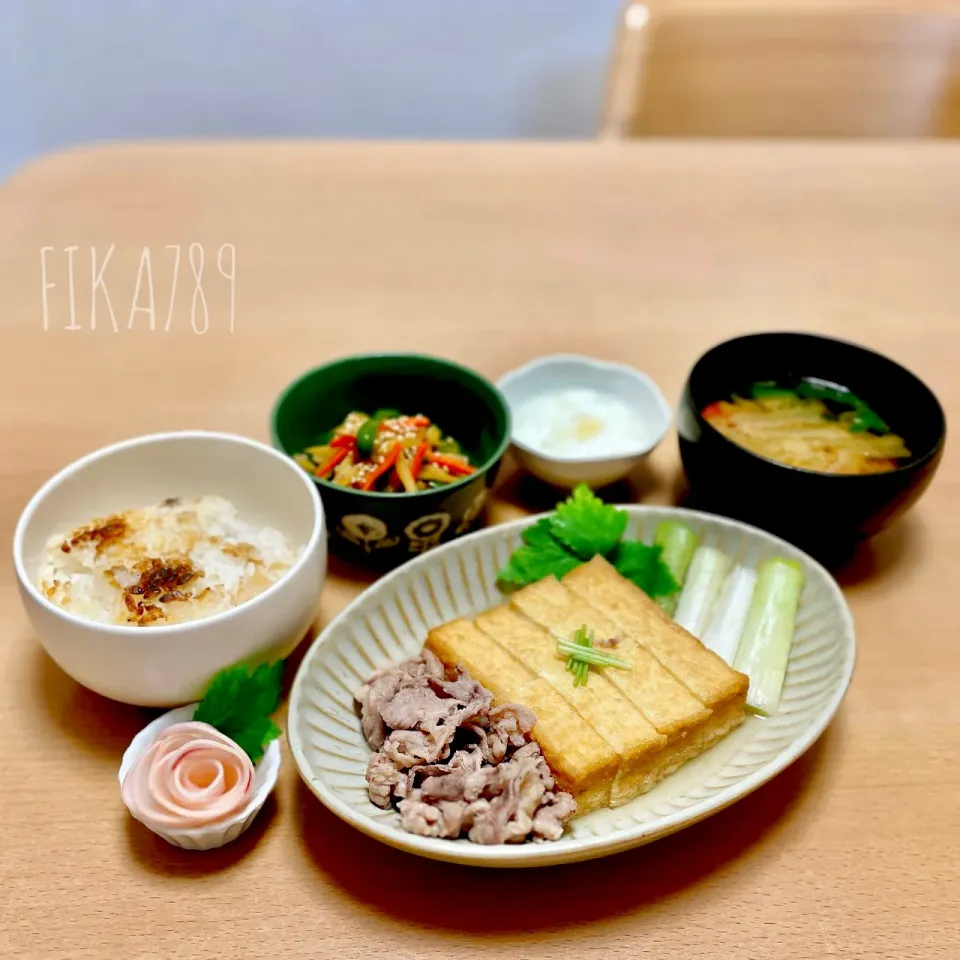 高野豆腐の代わりに 厚揚げで 牛こま肉の白だしさっと煮|FIKA789さん