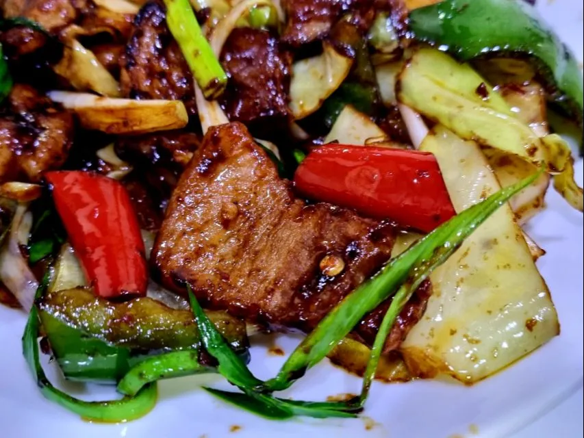 hot and spicy stir-fried pork belly|steven z.y.さん