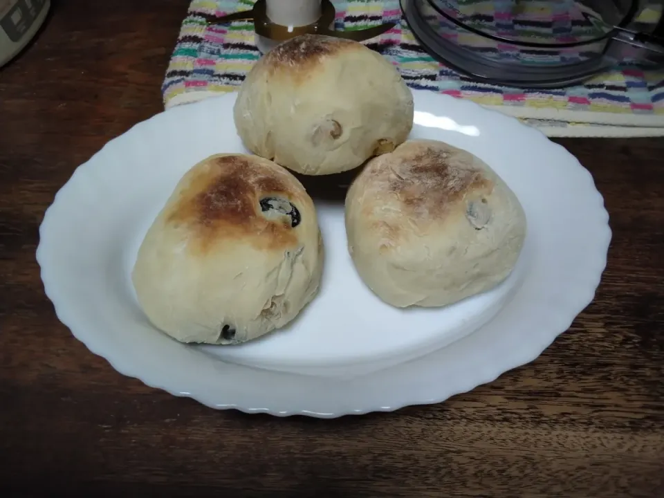 Snapdishの料理写真:豆パン、焼けました🤗|にんにくと唐辛子が特に好き❤️(元シャリマー)さん