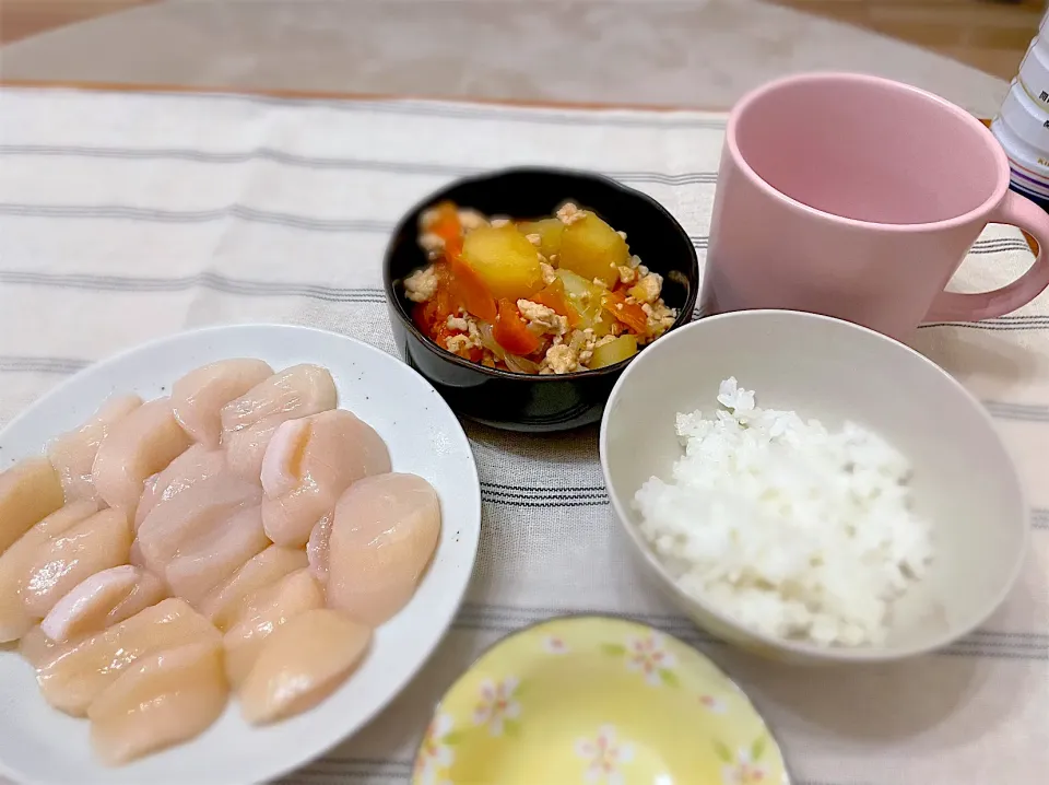 Snapdishの料理写真:🐚帆立🐚と🥔鶏そぼろ肉じゃがい🥔|Yukaさん