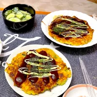 Snapdishの料理写真:お好み焼きときゅうりのナムル🥒|Yukaさん