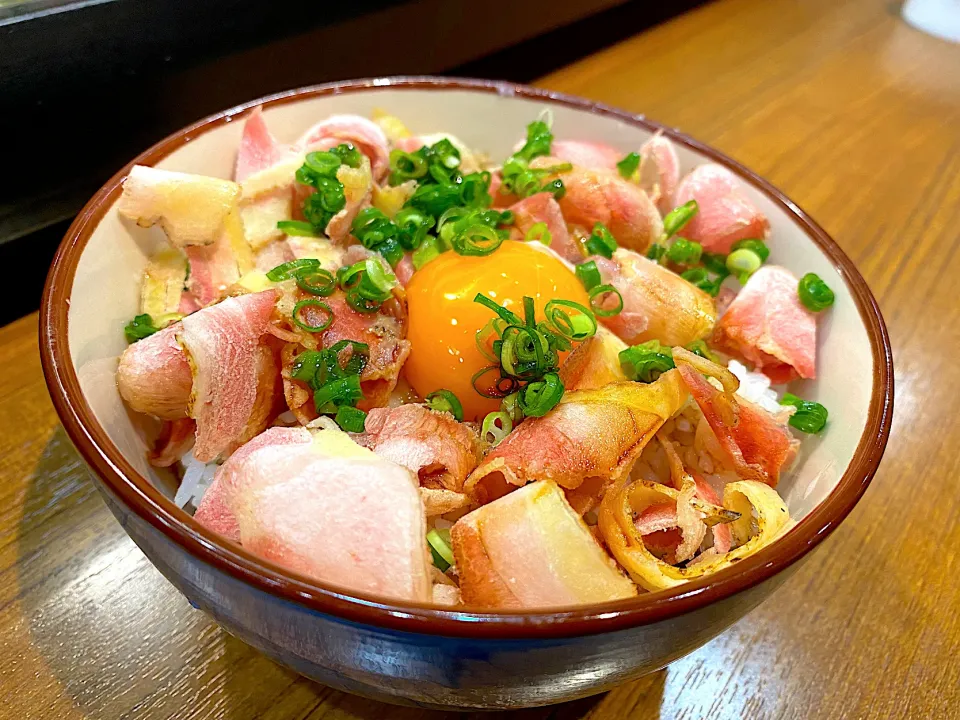 まーちゃん鶏刺しで親子丼|shikaさん