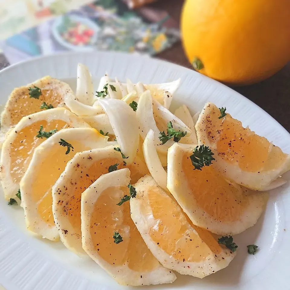 Snapdishの料理写真:るん♪さんの料理 日向夏と新玉ねぎのサラダ♪|ポトスさん