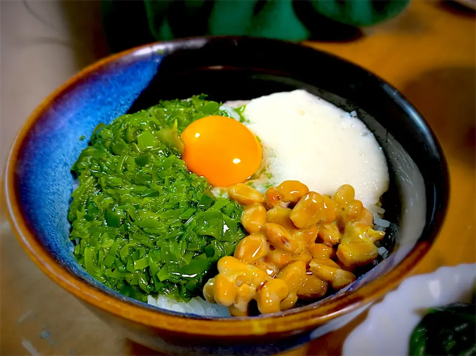 めかぶ、長芋、納豆、生卵のネバネバ丼|やまひろさん