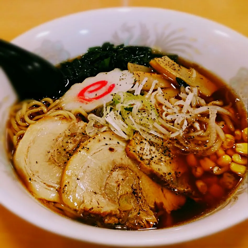 Snapdishの料理写真:ほんじつのまかない・醤油チャーシュー麺|のも💛さん