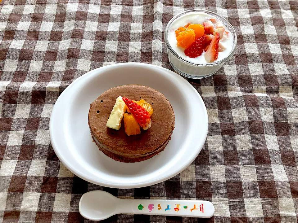 【幼児食】ココアホットケーキ、フルーツヨーグルト|sayaさん