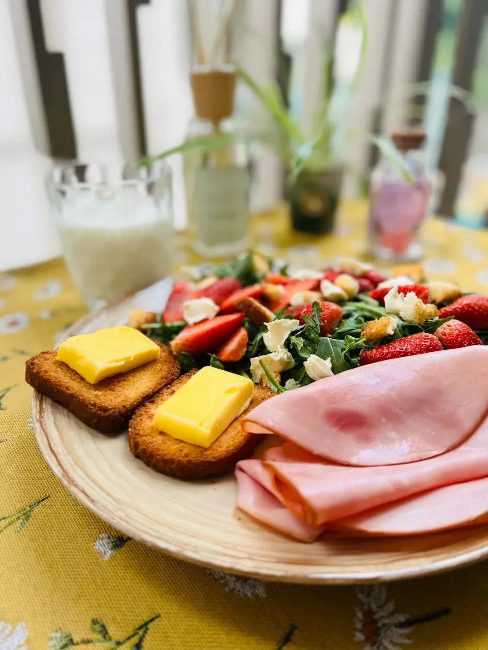 Ham with French Toast butter Strawberry Rocket Cream Cheese Salad|Zhen Zhenさん