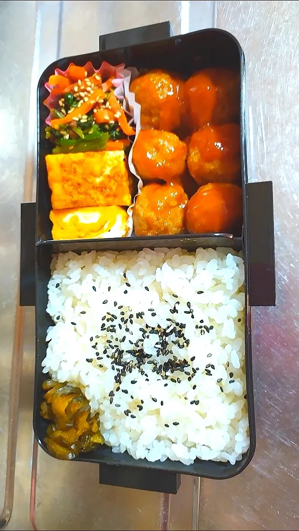 旦那弁当　2020/3/4

ミートボール
玉子焼き
ほうれん草とにんじんのごまあえ|ユキヨメ♪さん