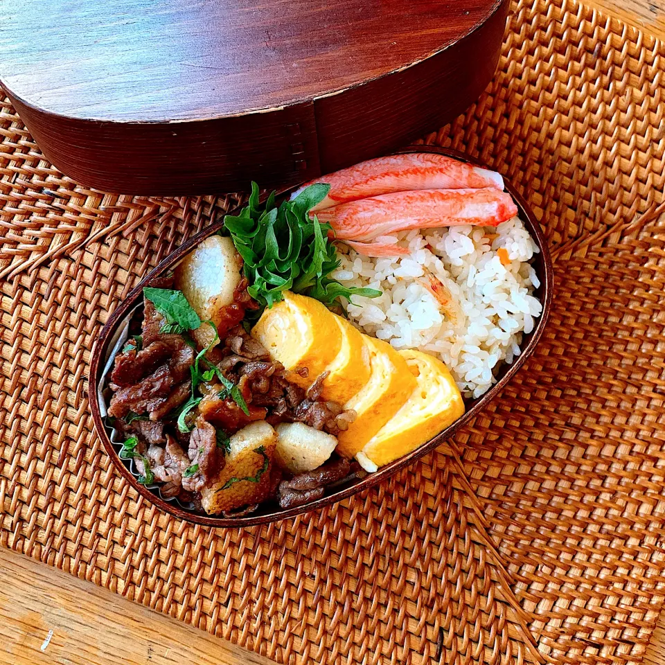 桜エビの炊き込みご飯✴︎                               牛肉と山芋の梅肉紫蘇炒め✴︎|あやみんさん