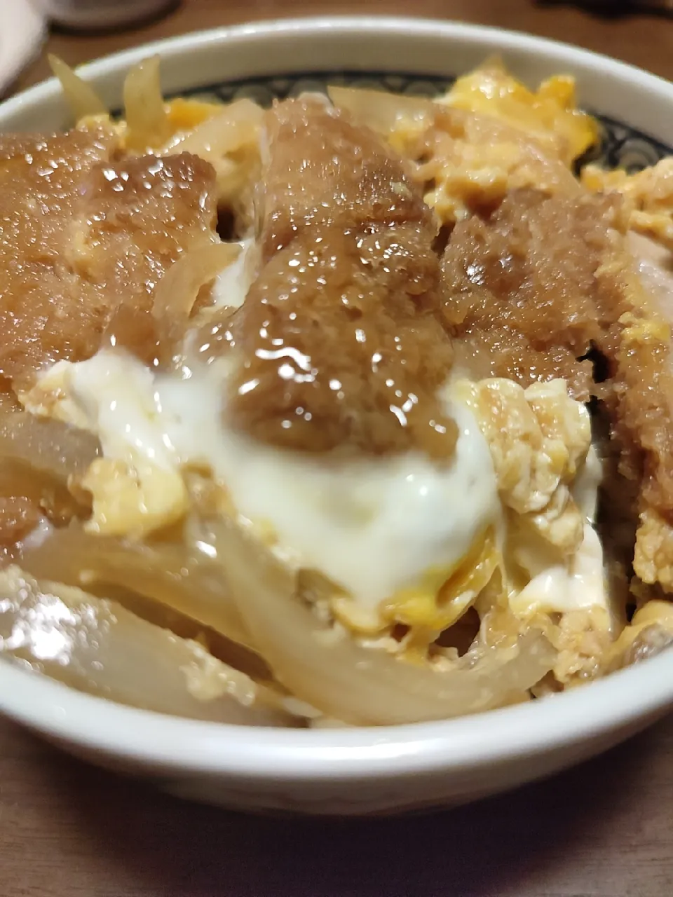 突然一人暮らしが始まったおっさんのカツ丼|へりへりさん