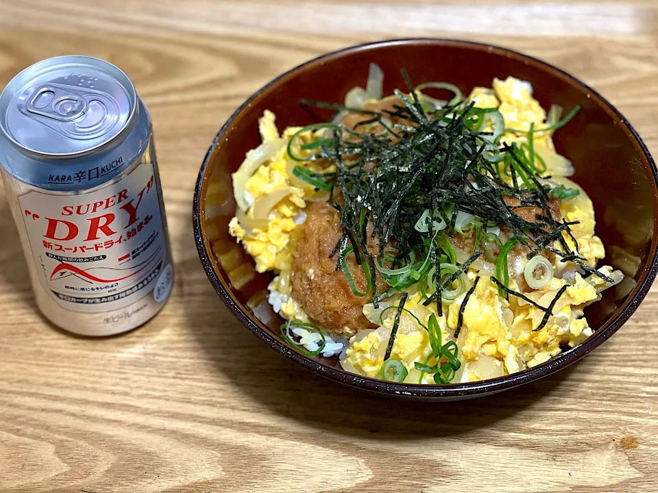 ☆エバラプチッと鍋（あさりとホタテの旨塩鍋）で簡単ヒレカツ卵とじ丼 ☆ビール🍺|まぁたんさん