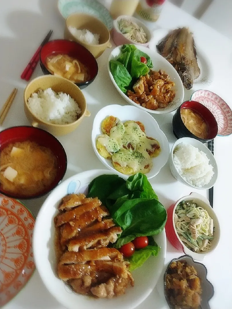 夕食(*^^*)
照り焼きチキン&サラダ🥗
じゃがいもとベーコンの焼き
焼魚(カレイ)
チキンときゅうりのスパサラ
お味噌汁(玉ねぎ、油揚げ、豆腐)|プリン☆さん