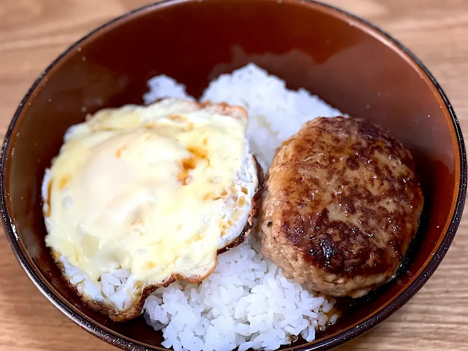 Snapdishの料理写真:☆シンプルロコモコ丼|まぁたんさん