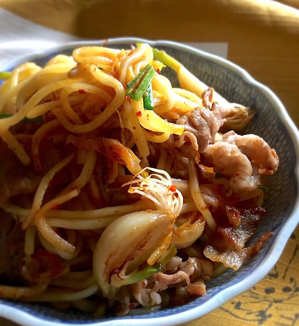 Snapdishの料理写真:すぷらうとにんにくたっぷりキムチ焼そば|じゅんじゅんさん