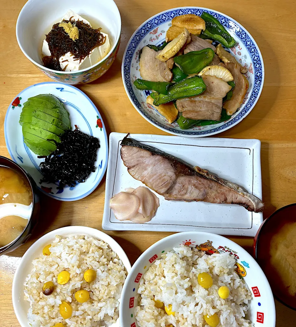 Snapdishの料理写真:鰤の塩焼き🐟＆豚バラ干し大根ピーマン中華炒め|Makokoさん