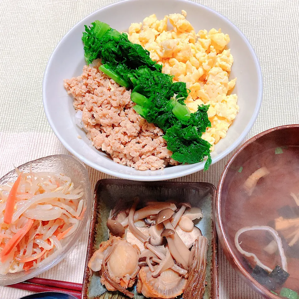 鶏そぼろ三色丼|akkoさん