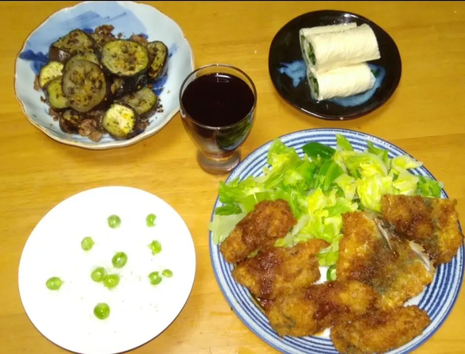 2022.3.1

カキフライ
生湯葉ホウレン草巻き
ナスのピリ辛炒め
エンドウ飯|tamikichiさん