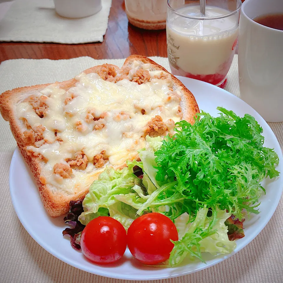 鶏そぼろチーズトースト|akkoさん