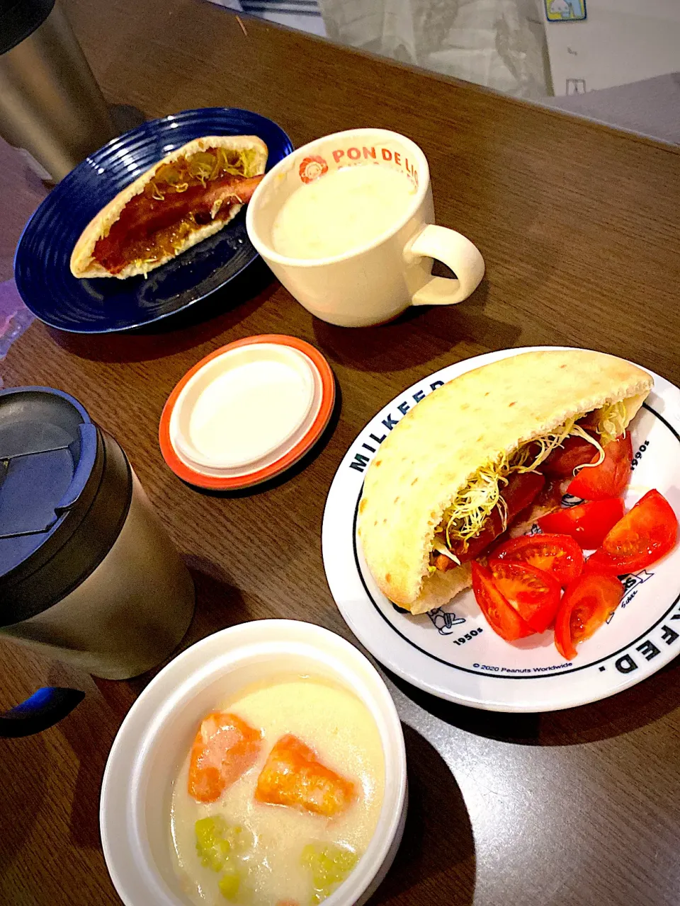 ベーコンとキャベツのピタパンサンド🥙🍅　コーヒー☕️ チキンクリームシチュー|ch＊K*∀o(^^*)♪さん