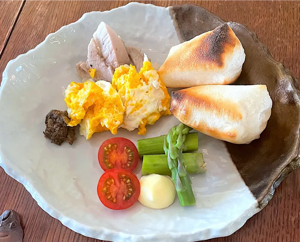 ブランチ♯焼き餅♯スクランブルエッグ🥚♯ふき味噌|小松菜さん