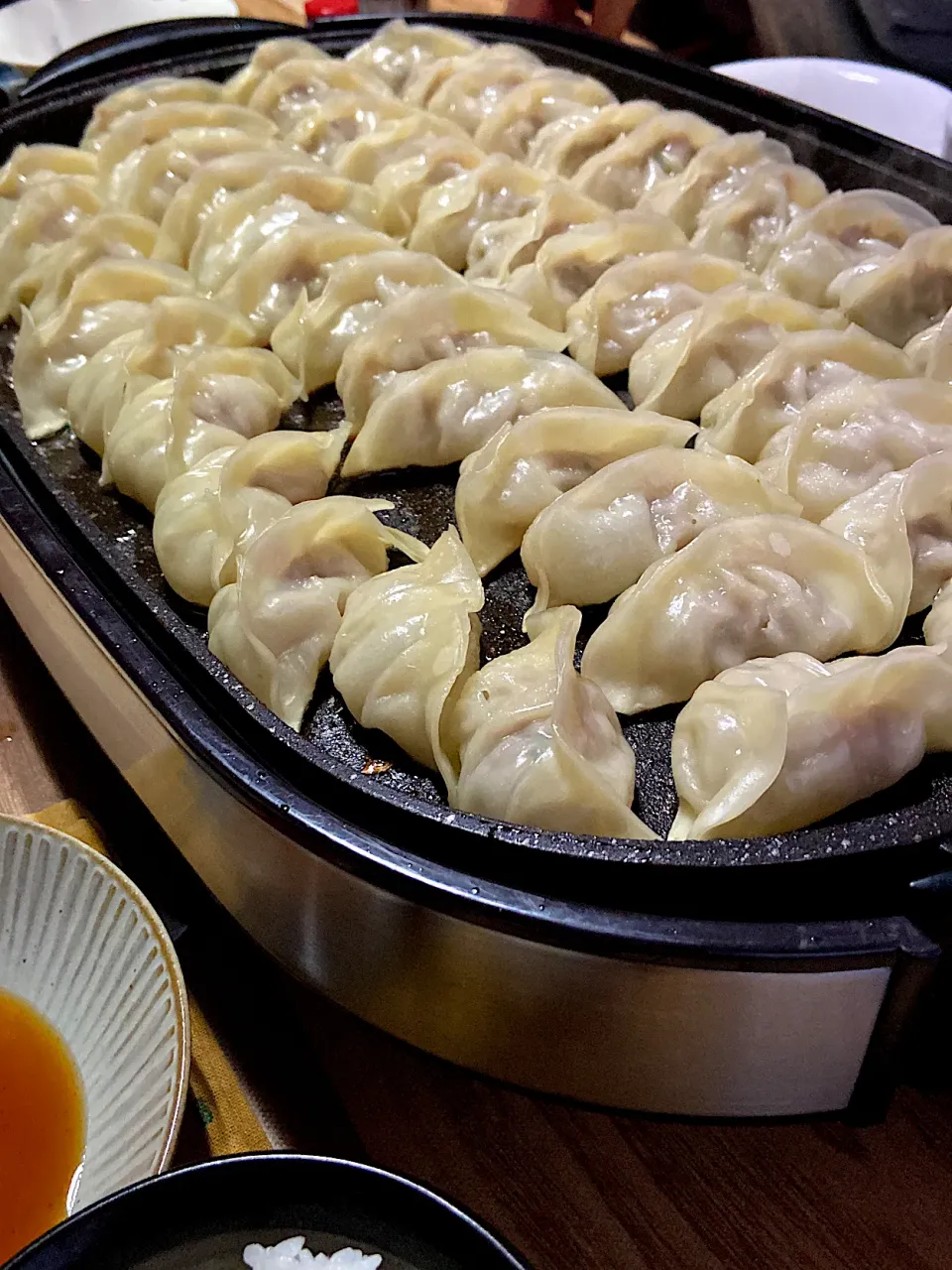 今日お夕飯〜。ホットプレートで餃子🥟|renharuruさん