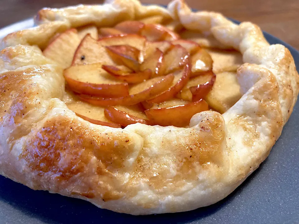 クロワッサン生地の端っこでりんごデニッシュ🍎|n_nさん