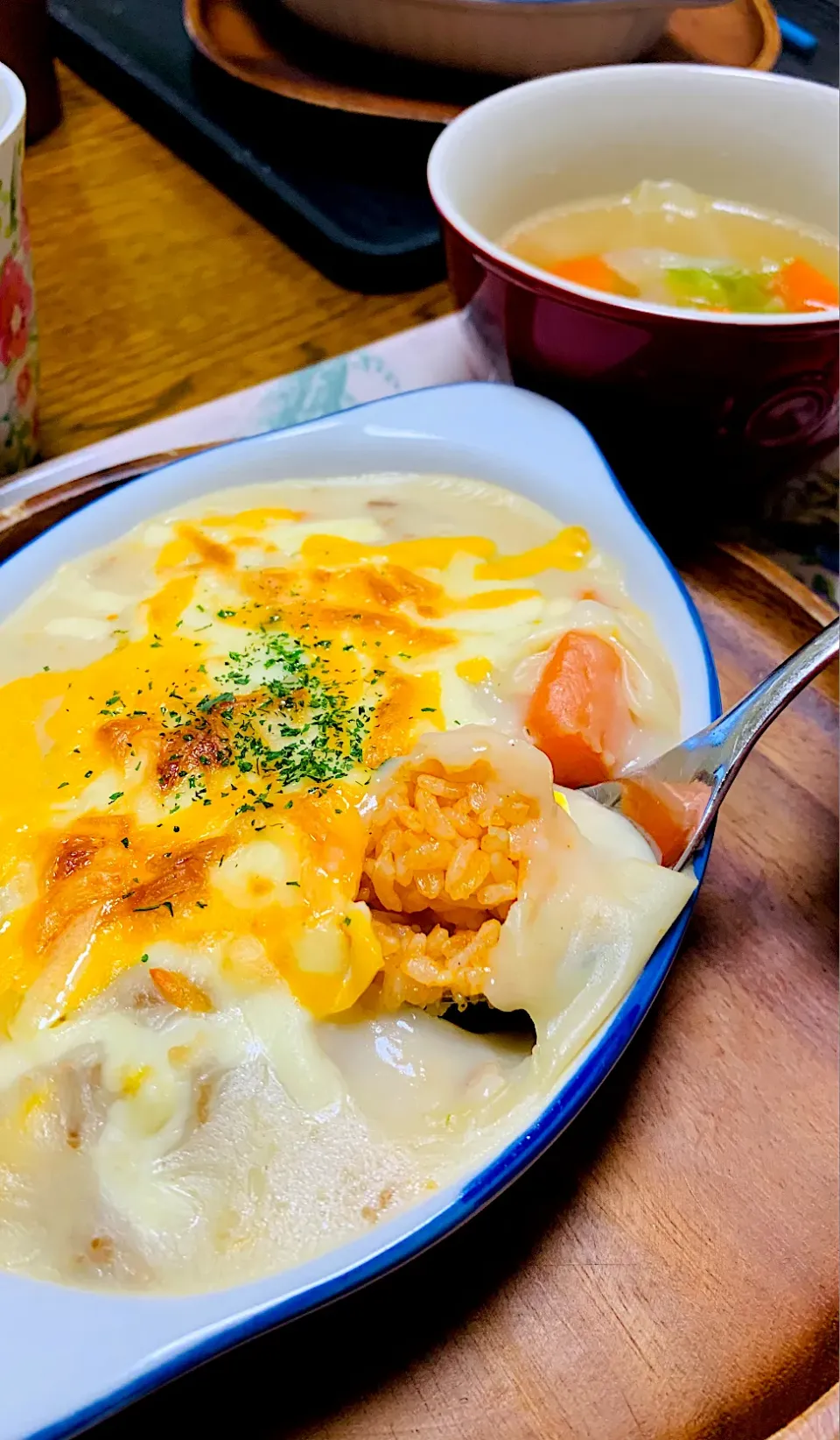 クリームシチューのリメイクでドリア🍽🧀|ちはるさん