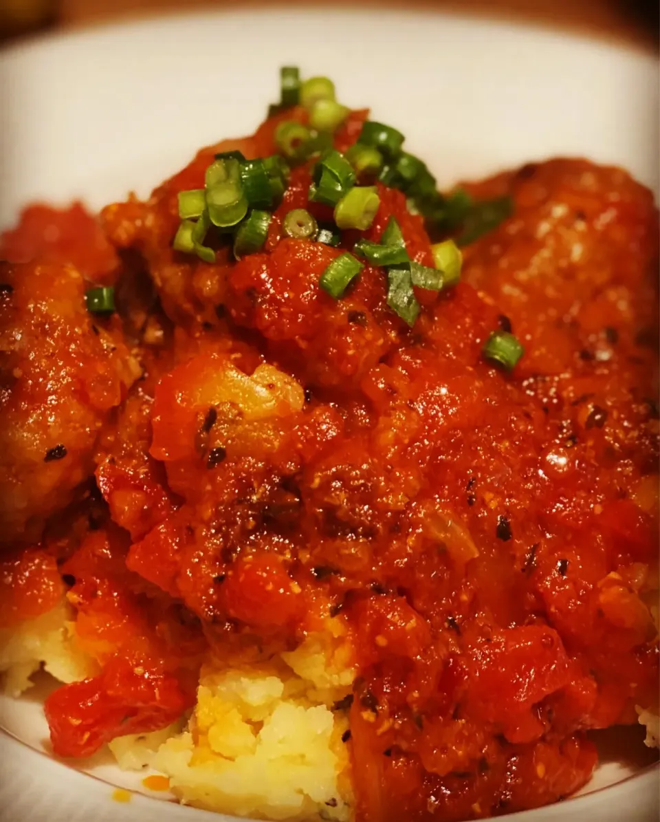 Snapdishの料理写真:Dinner ! Dinner ! Dinner ! 
Spicy Homemade Beef Meatballs in Rich Tomato & Basil 🌿 Sauce with Mash Potato & Chives 
#mashpotatoes 
#meatballs #homecooking 
#ho|Emanuel Hayashiさん