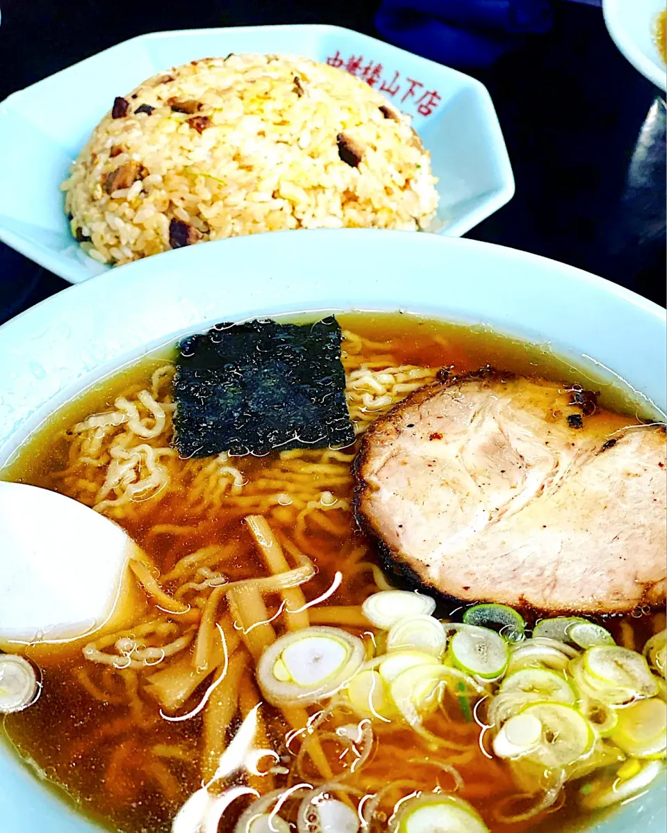 昔からあるラーメン屋　ちぢれ麺|くみさん