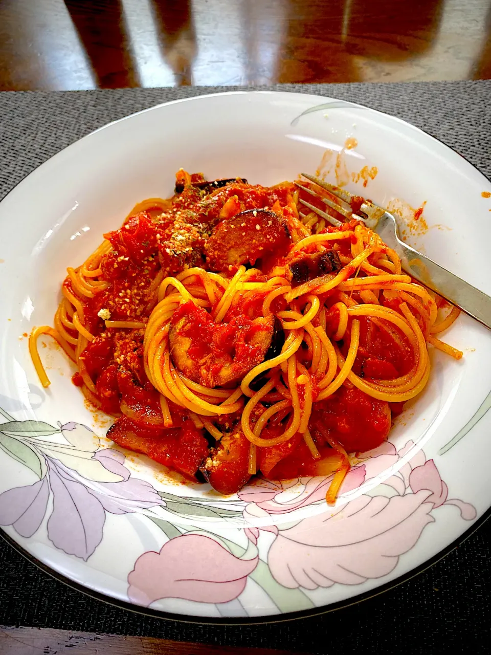 茄子と玉ねぎと合い挽き肉のトマトソースパスタ|yakinasuさん