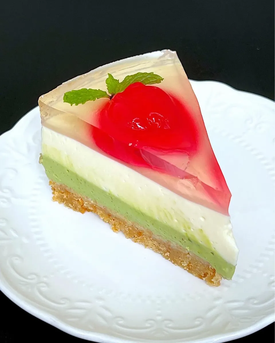 Matcha vanilla tofu cheesecake with strawberry jelly|12Dragonさん