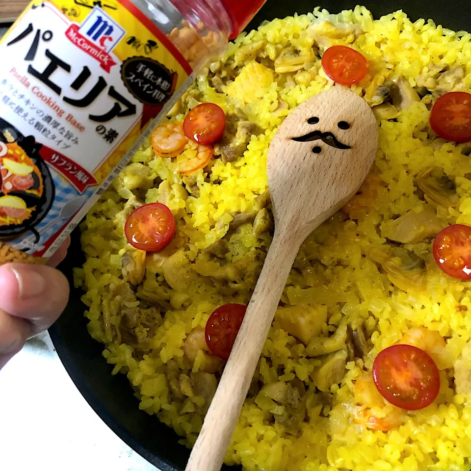 Snapdishの料理写真:鶏モモとシーフードミックスでお手軽パエリア|nao子さん