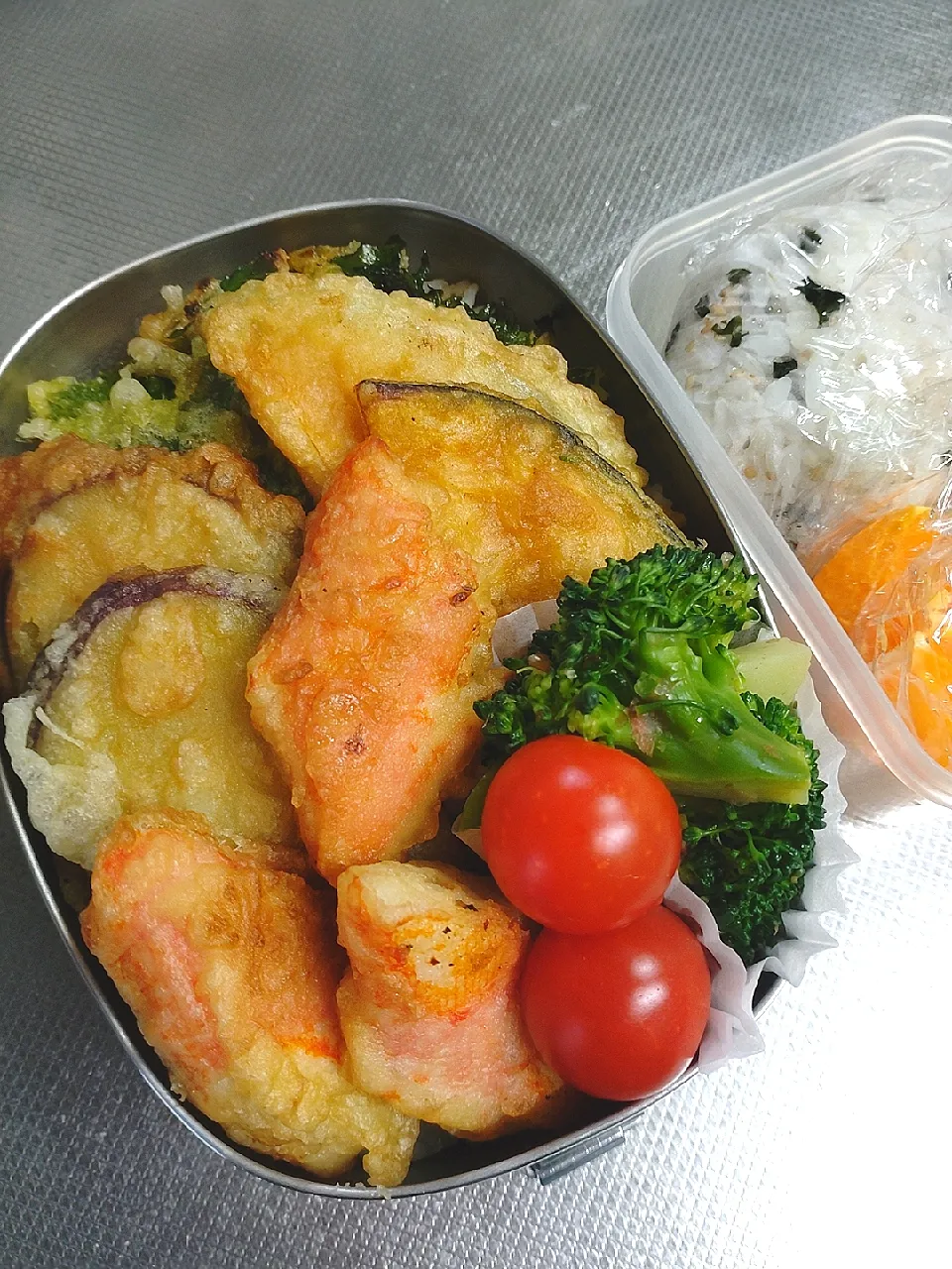 Snapdishの料理写真:天丼弁当|ぱんださん