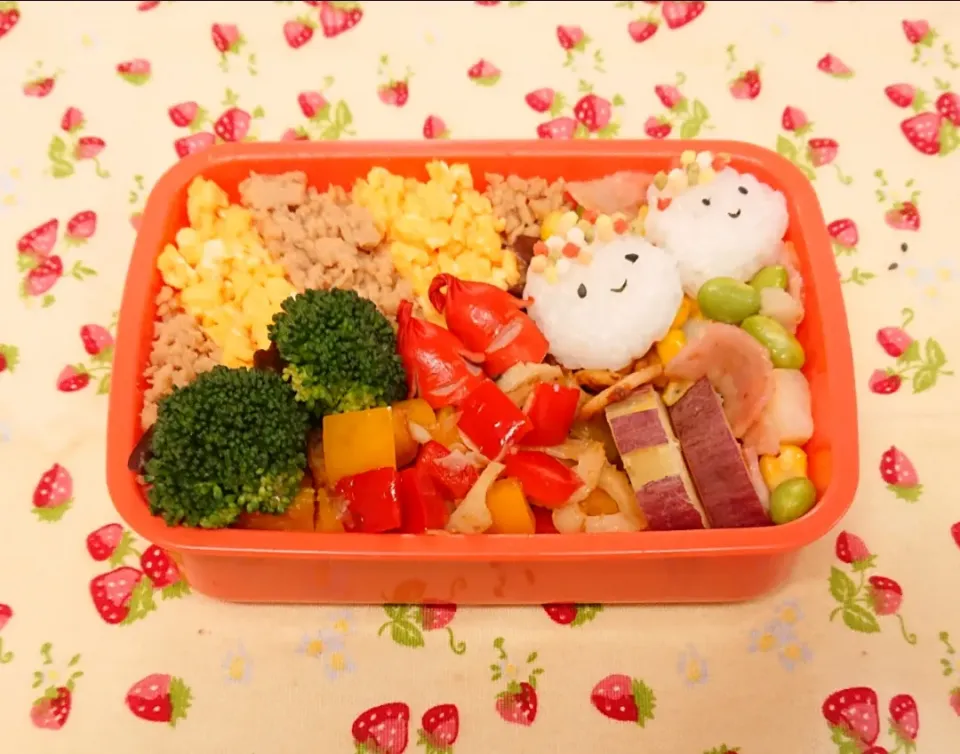 子どもが自分で作ったそぼろ弁当❤️|みちゅあしさん