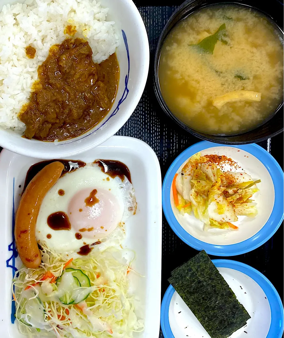 松屋ソーセージエッグカレー定食 420円|すくらんぶるえっぐさん