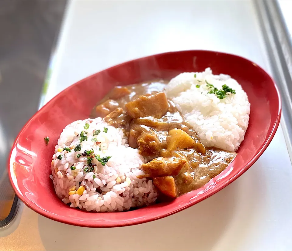 Snapdishの料理写真:2種のご飯でカレーライス|かっちゃん杉さん