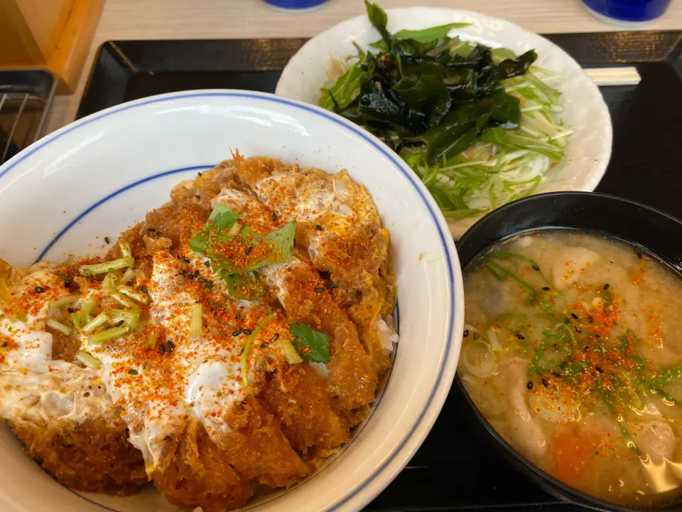 カツ丼、豚汁サラダセット|buhizouさん