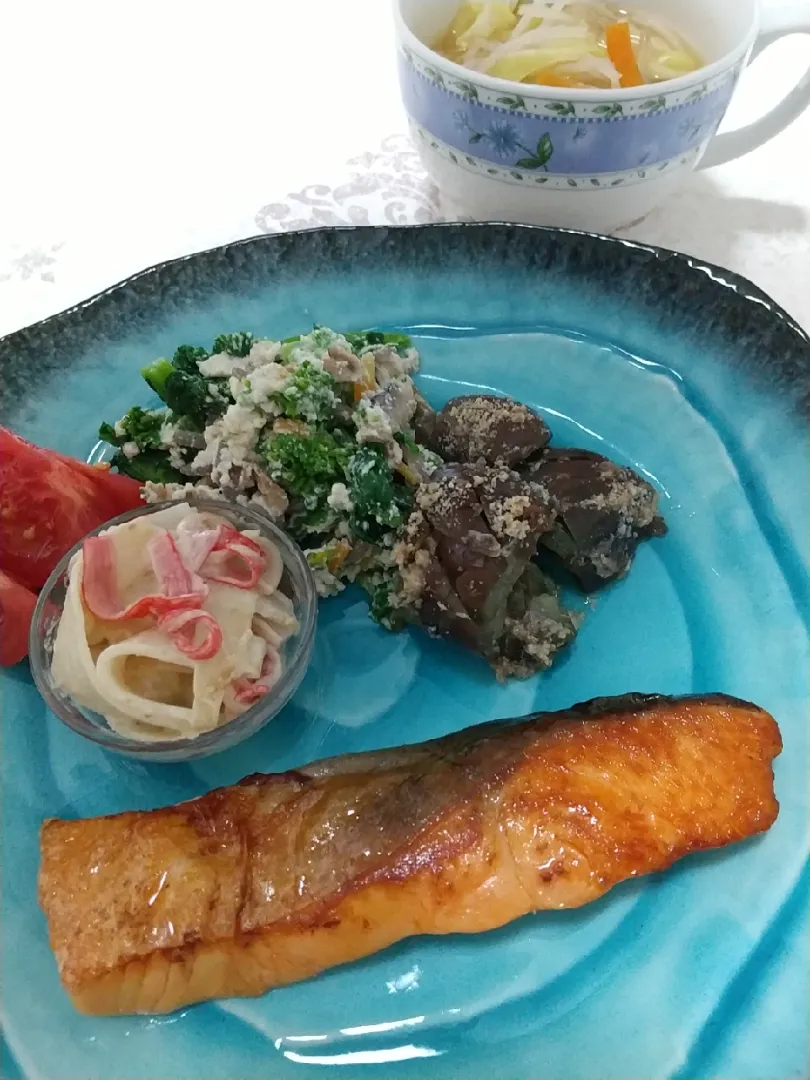 ☆今日の晩ごはん☆　焼き魚　ナスの煮浸し　菜の花の白あえ　大根サラダ　お味噌汁|hamamaさん