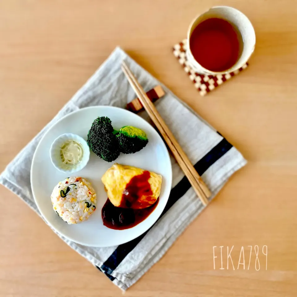 Snapdishの料理写真:ちょこっと控えめ お昼ごはん|FIKA789さん