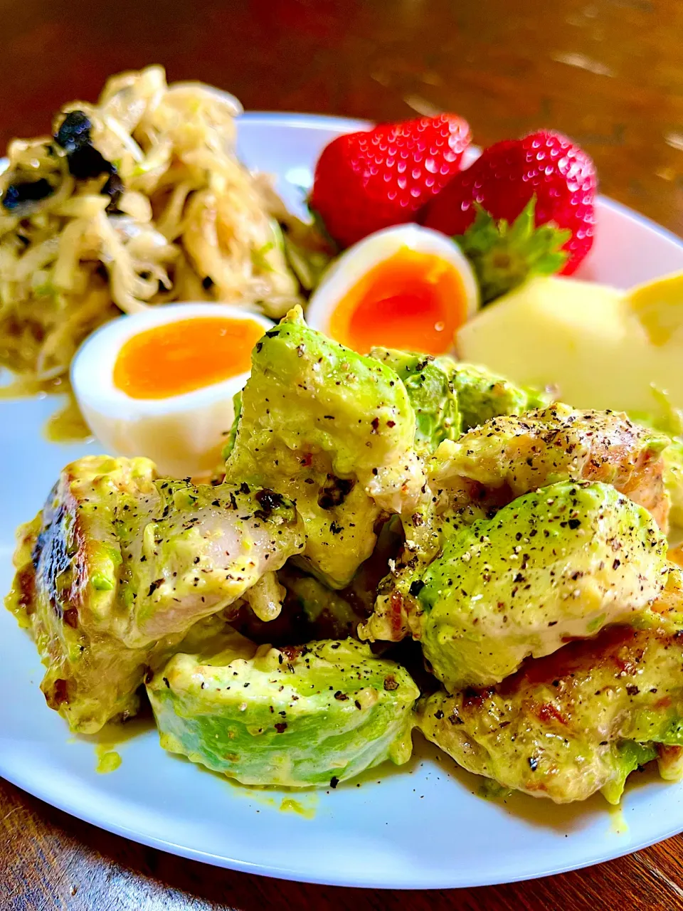 にんにく鶏とアボカド🥑🐓|凛さん