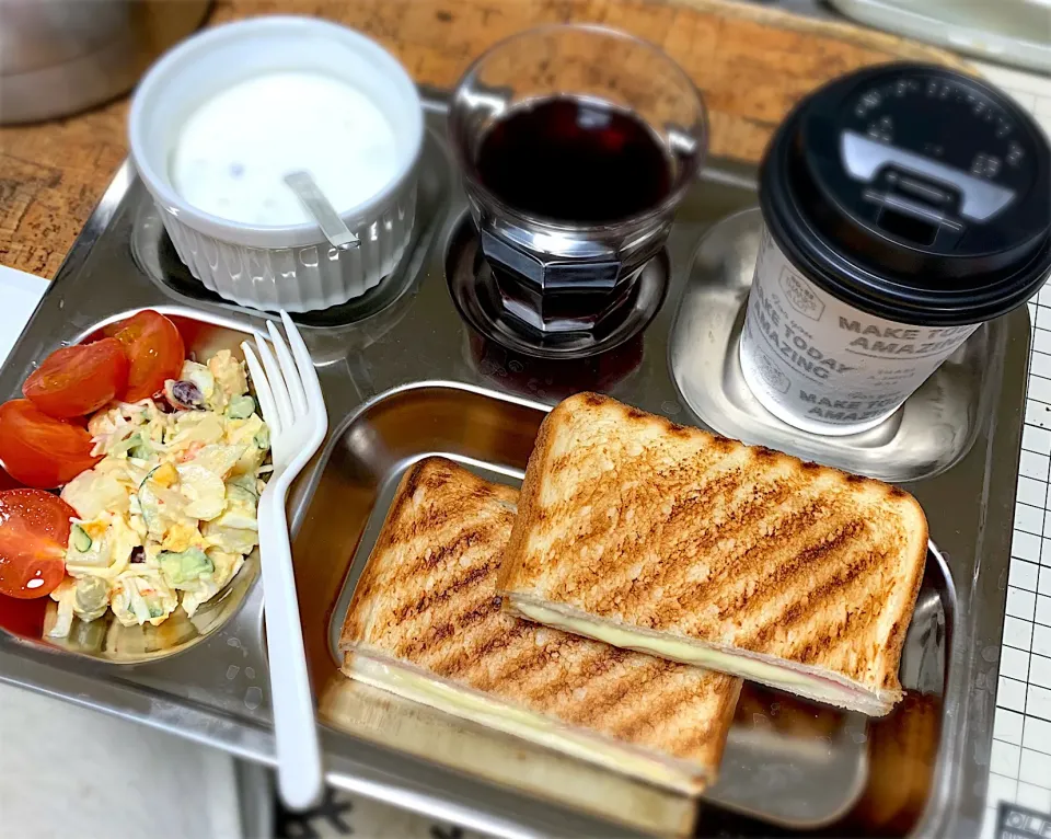 クロックムッシュで朝ごはん🥞🥪☕️🍞|にょんにいさん