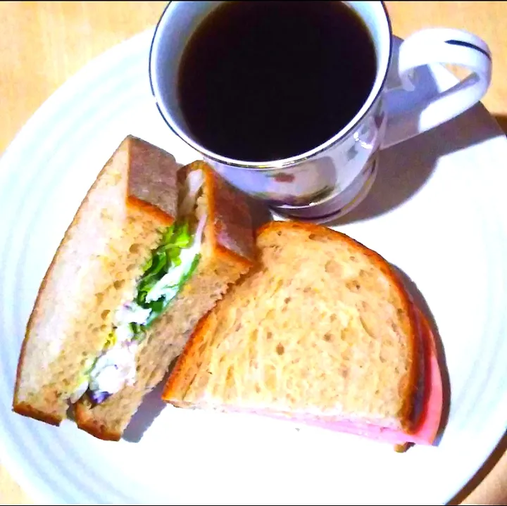 ハムと野菜の朝サンド🥪|ななママさん