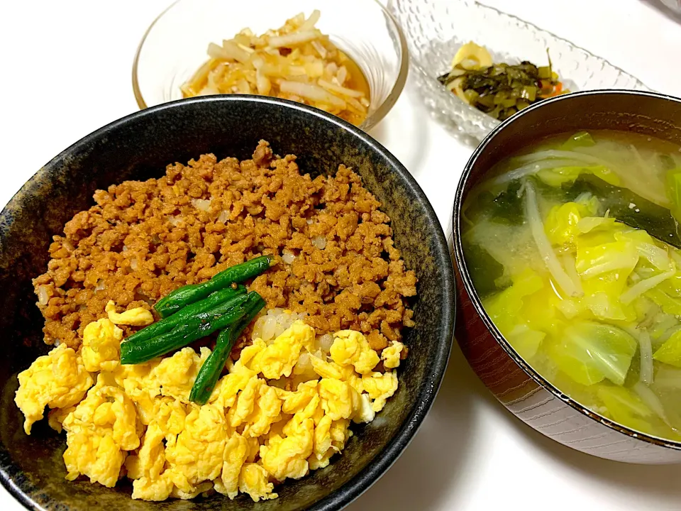 三食丼　新たまサラダ|ゆりえさん